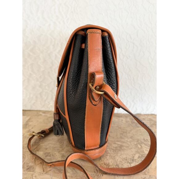 Vtg Dooney And Bourke black Leather black sling shoulder bag crossbody main image 13